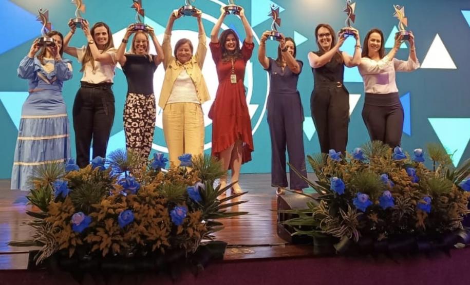 O Paraná conquistou o 1º lugar na categoria “Destaque do Sistema Nacional de Vigilância Sanitária (SNVS)” com a iniciativa “Residência Técnica como ferramenta de inovação na Divisão de Vigilância Sanitária de Alimentos” e o 2º lugar com o projeto “Estratégias para aperfeiçoar o monitoramento da qualidade do leite fornecido pelo Programa Leite das Crianças (PLC)”.