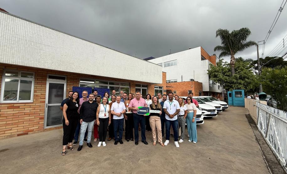 Estado entrega 10 novos veículos para fortalecer a Hemorrede do Paraná