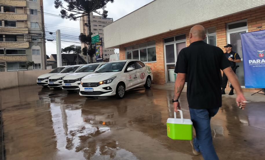 Estado entrega 10 novos veículos para fortalecer a Hemorrede do Paraná
