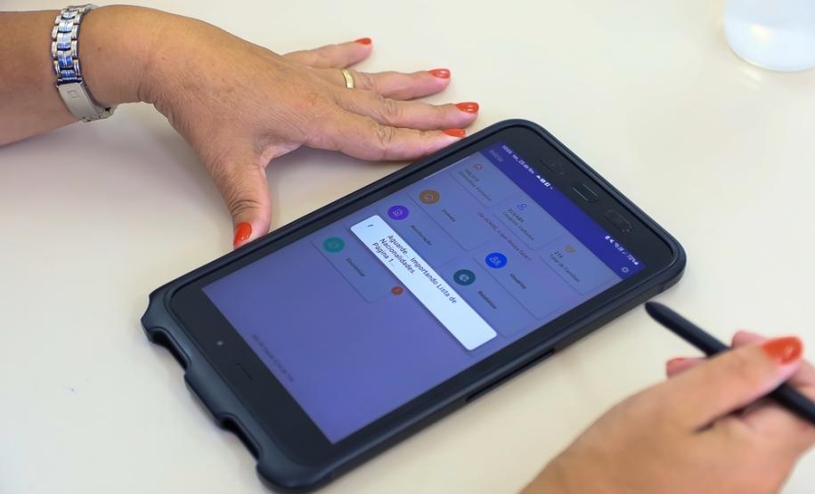 13 mil tablets entregues pelo Estado em 2022 revolucionaram trabalho dos agentes de saúde