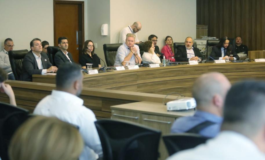 Paraná supera meta, investe R$ 6,52 bilhões em saúde e cirurgias ganham velocidade