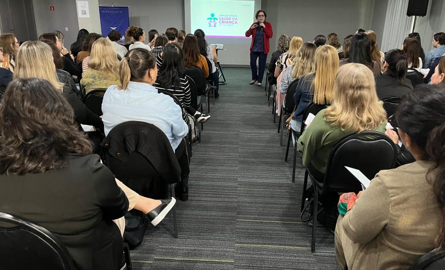 Sesa capacita profissionais para ampliar o cuidado com a infância no Paraná