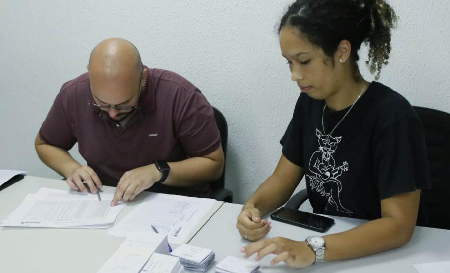 Servidores estaduais da Saúde recebem vacina da gripe e Covid-19