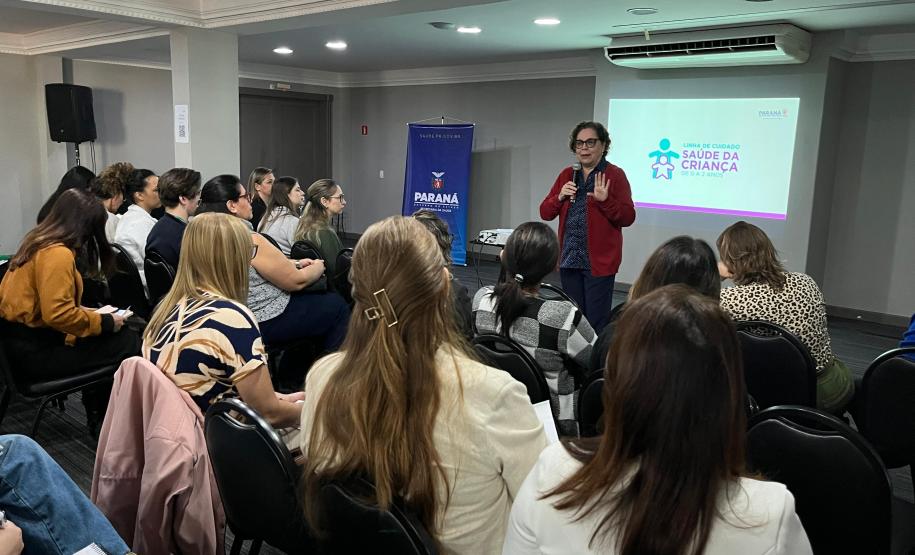 Sesa capacita profissionais para ampliar o cuidado com a infância no Paraná