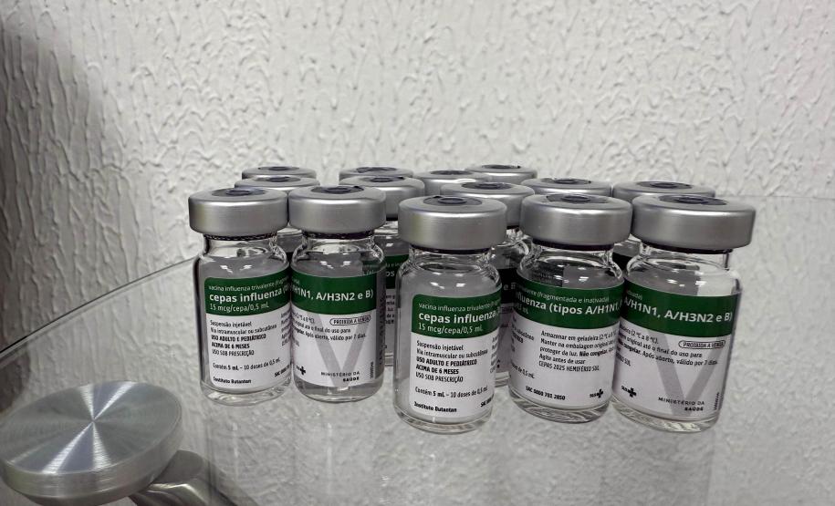 Servidores estaduais da Saúde recebem vacina da gripe e Covid-19