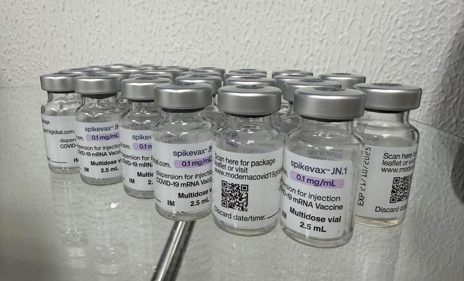 Servidores estaduais da Saúde recebem vacina da gripe e Covid-19