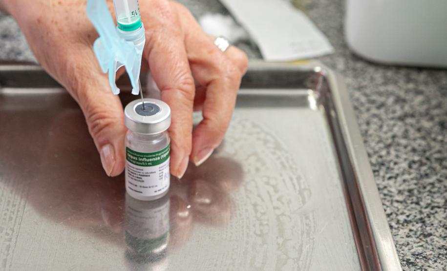 Dia D: Paraná aplica 374,8 mil vacinas, supera meta e está em 2º na imunização contra a gripe