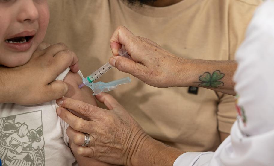 Dia D: Paraná aplica 374,8 mil vacinas, supera meta e está em 2º na imunização contra a gripe