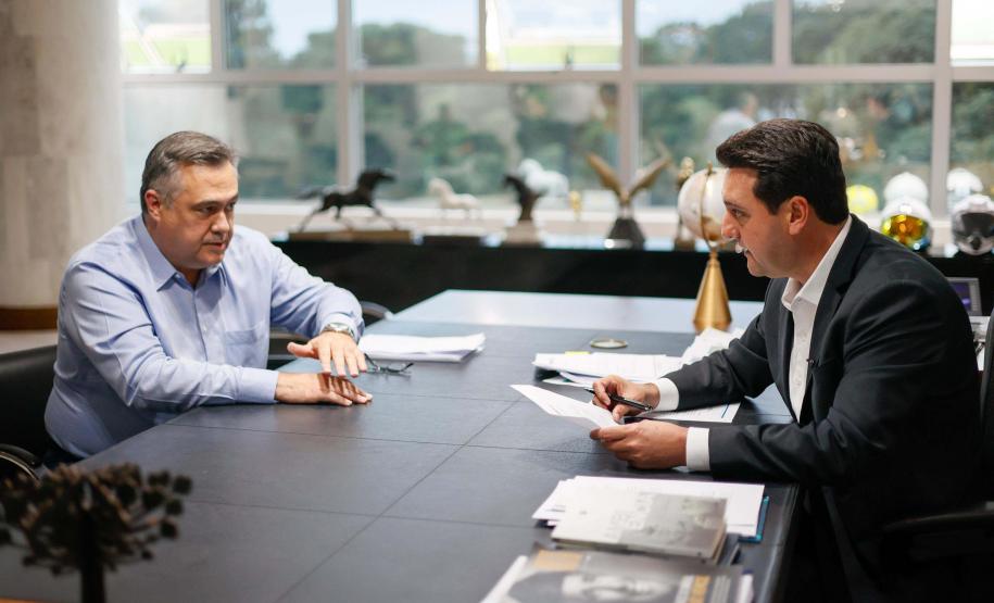 Governador autoriza concurso para 625 profissionais e anuncia promoção de servidores da Saúde