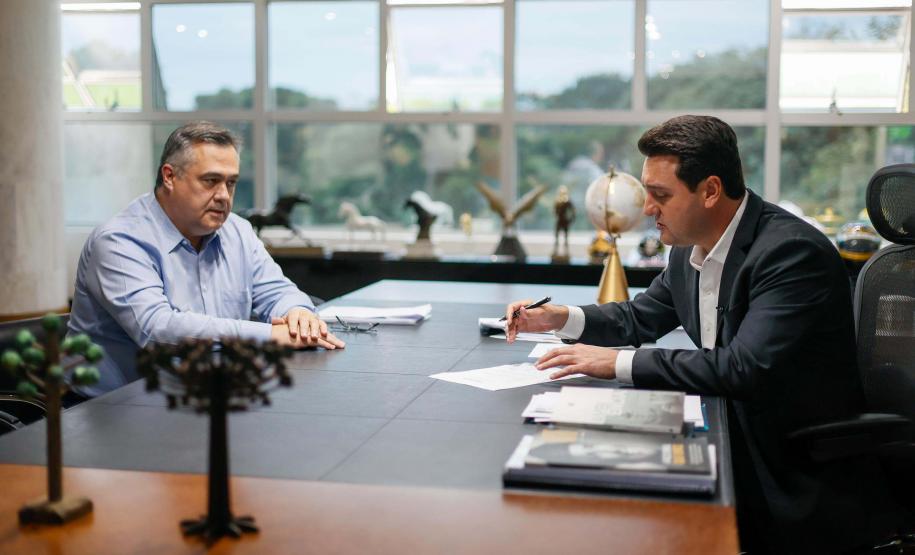 Governador autoriza concurso para 625 profissionais e anuncia promoção de servidores da Saúde