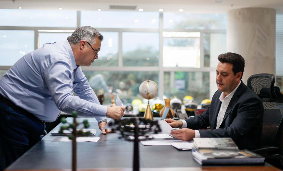 Governador autoriza concurso para 625 profissionais e anuncia promoção de servidores da Saúde