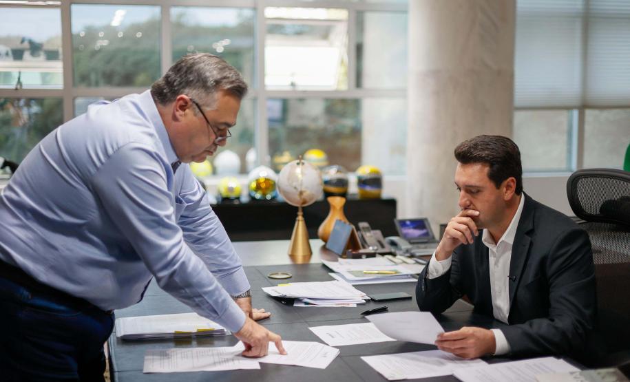 Governador autoriza concurso para 625 profissionais e anuncia promoção de servidores da Saúde