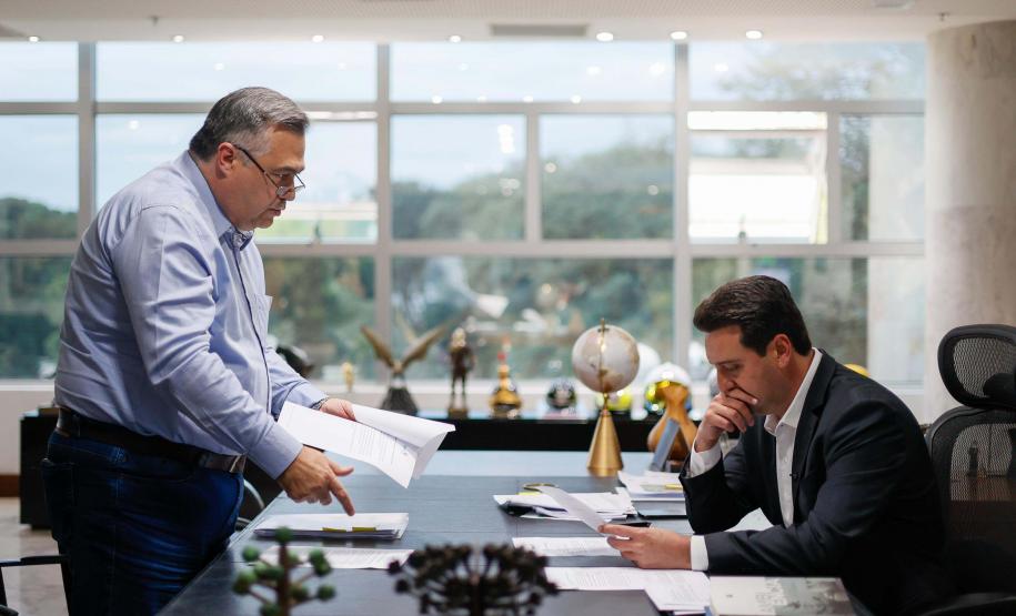 Governador autoriza concurso para 625 profissionais e anuncia promoção de servidores da Saúde