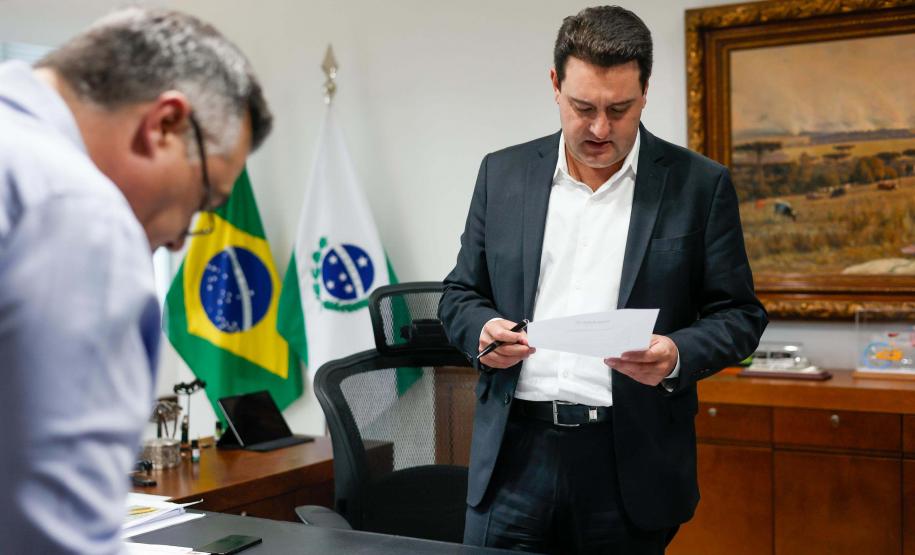 Governador autoriza concurso para 625 profissionais e anuncia promoção de servidores da Saúde