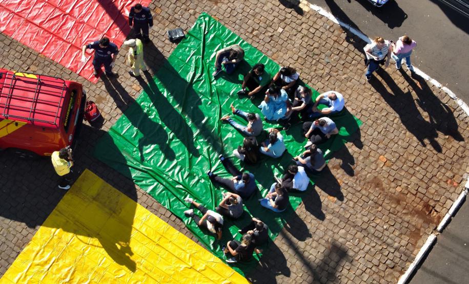 Profissionais de saúde são treinados em simulação de acidente grave em Londrina