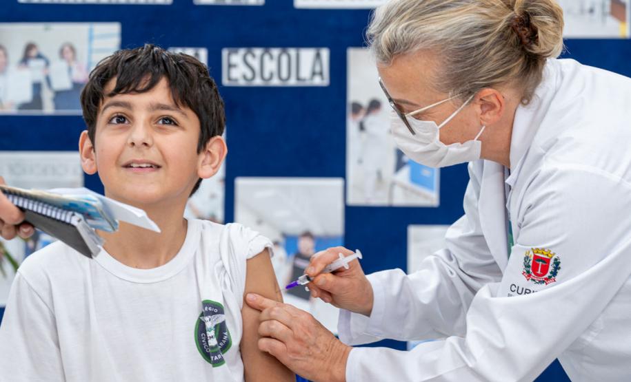 Campanha de vacinação nas escolas teve 168 mil carteirinhas avaliadas e 86 mil doses aplicadas