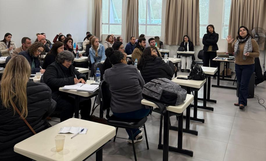 Com nova metodologia, Paraná capacita 80 profissionais para cuidados com a saúde mental