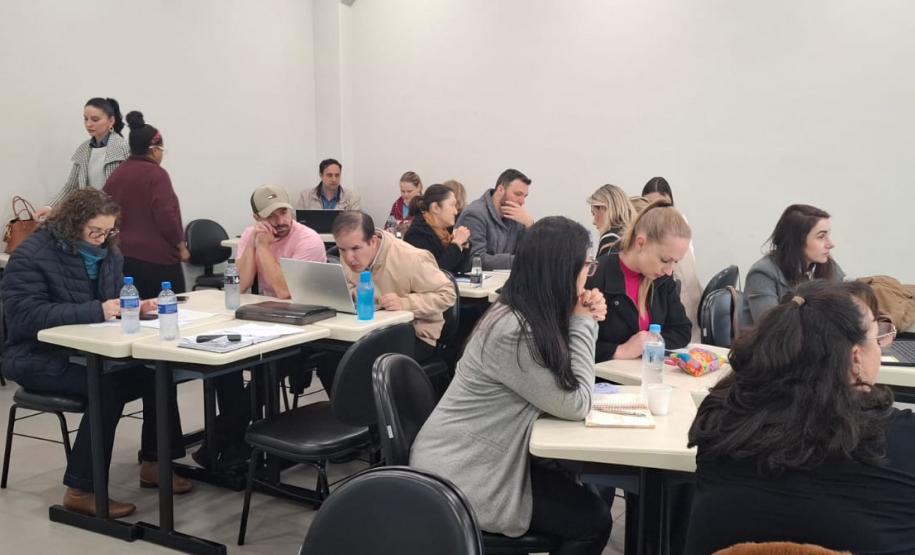 Com nova metodologia, Paraná capacita 80 profissionais para cuidados com a saúde mental