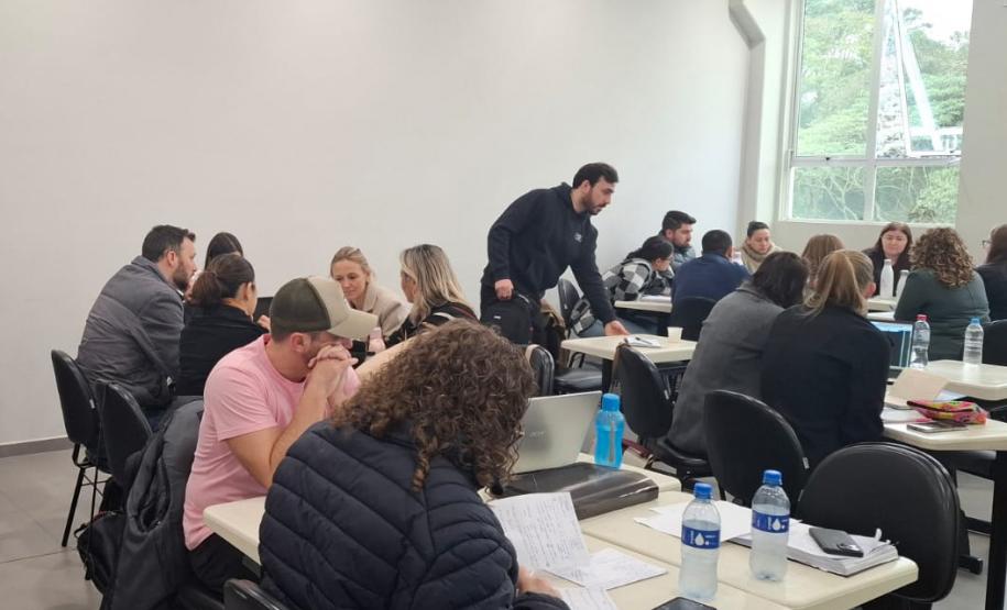 Com nova metodologia, Paraná capacita 80 profissionais para cuidados com a saúde mental