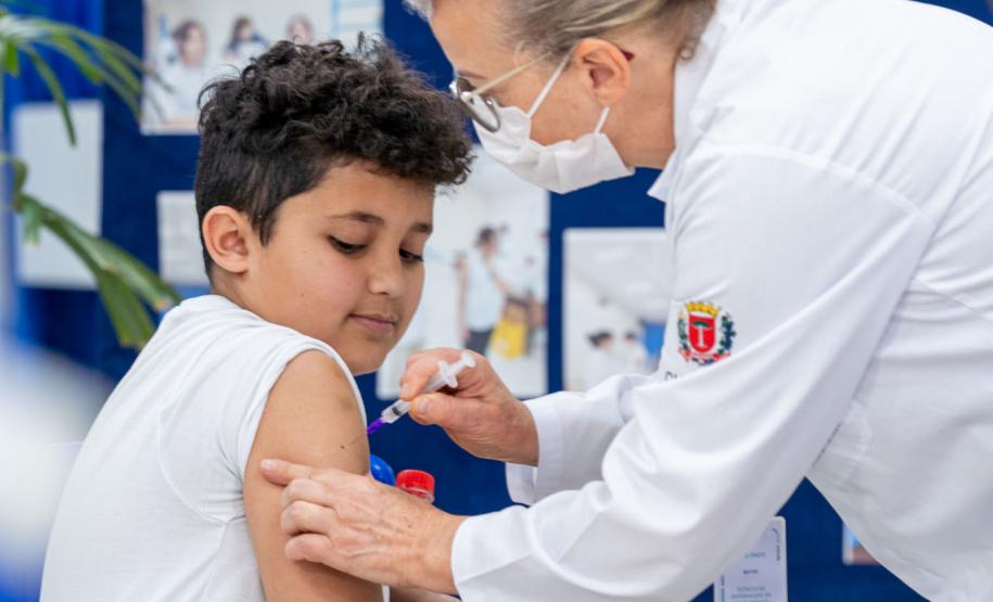 Estado retoma vacinação nas escolas e reforça importância da carteirinha em dia