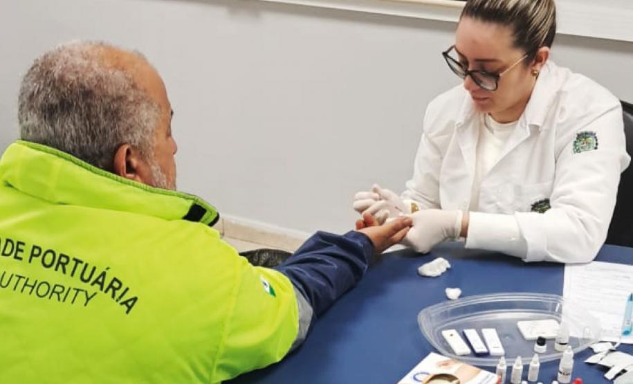 Secretaria da Saúde realiza ação no porto de Paranaguá com atendimentos, testes e vacinas