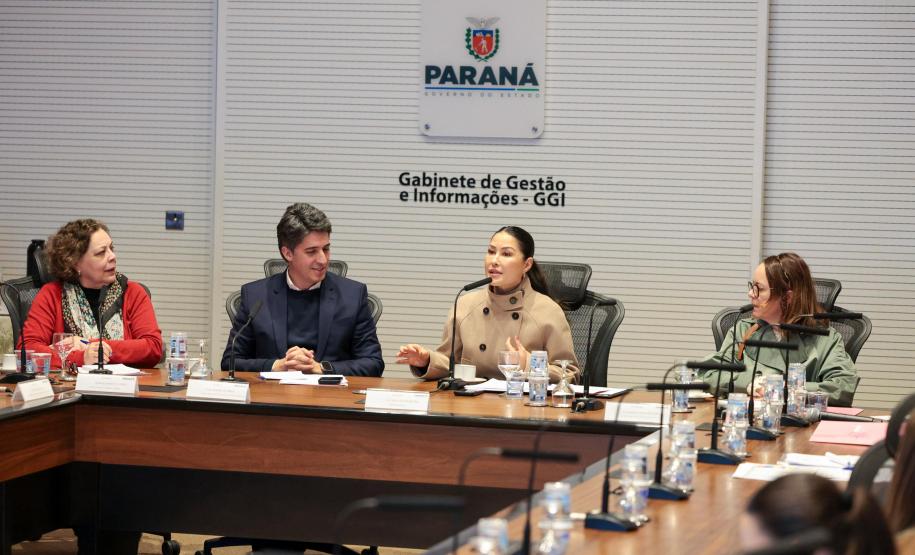 Luciana Massa se reúne com 370 primeiras-damas municipais para planejar Paraná Rosa