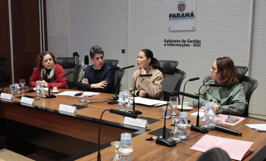 Luciana Massa se reúne com 370 primeiras-damas municipais para planejar Paraná Rosa