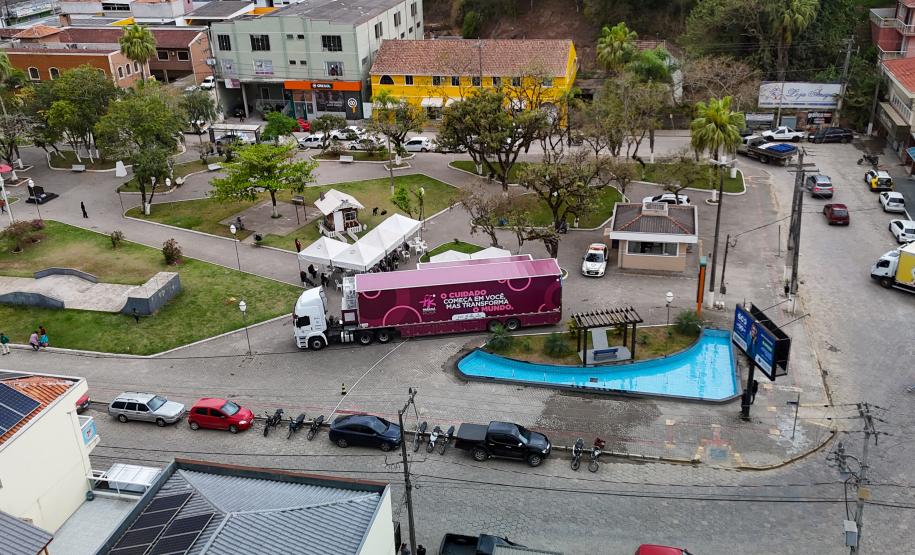 Carreta Saúde da Mulher zera fila para exames de mamografia em Cerro Azul