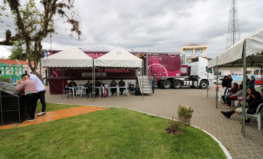 Carreta Saúde da Mulher zera fila para exames de mamografia em Cerro Azul