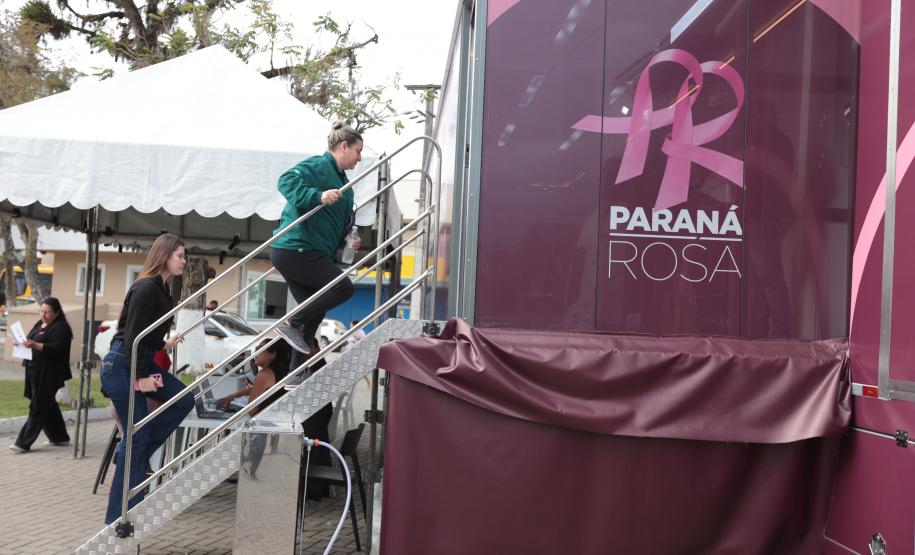 Carreta Saúde da Mulher zera fila para exames de mamografia em Cerro Azul