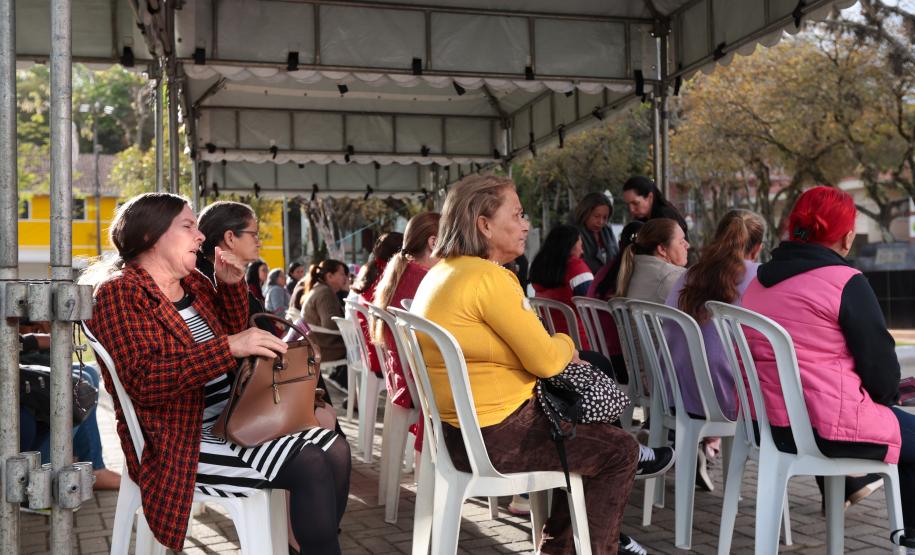 Carreta Saúde da Mulher zera fila para exames de mamografia em Cerro Azul