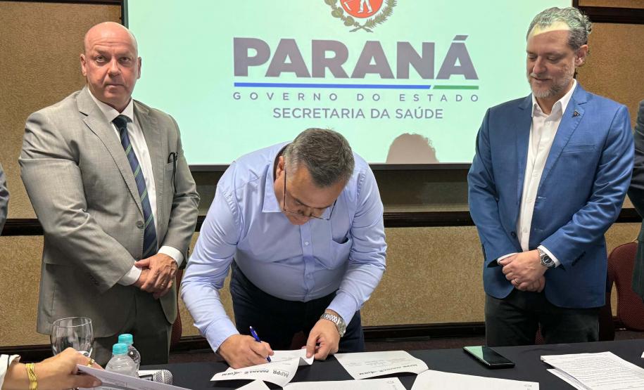 Saúde, MPPR e UEM oficializam parceria para criação do Painel da Dengue