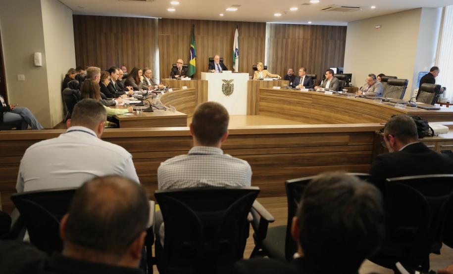 Investimento de R$ 1 bilhão em cirurgias eletivas é destaque de apresentação na Assembleia