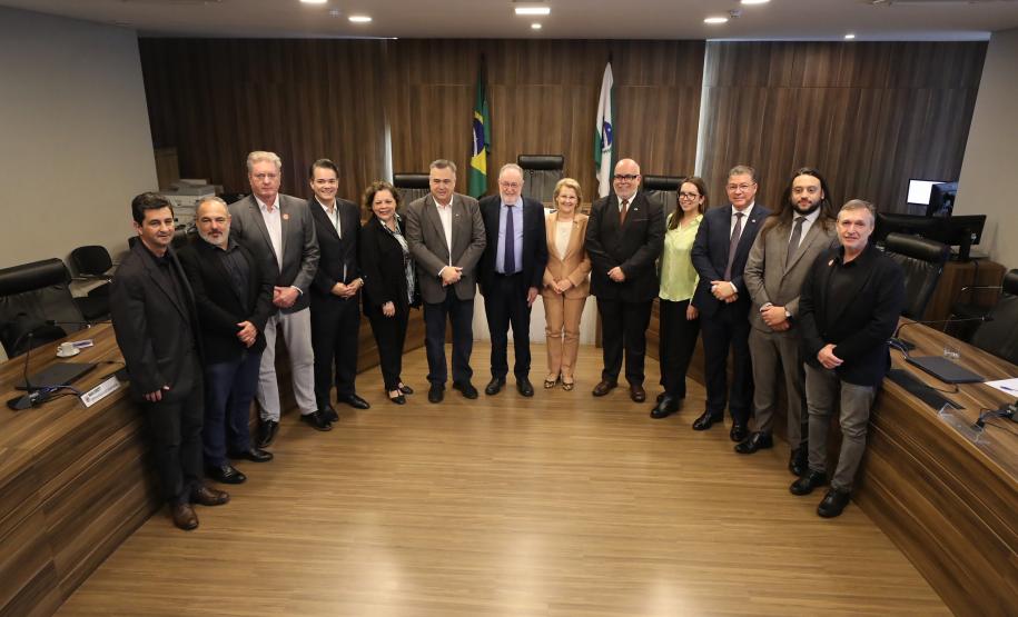 Investimento de R$ 1 bilhão em cirurgias eletivas é destaque de apresentação na Assembleia