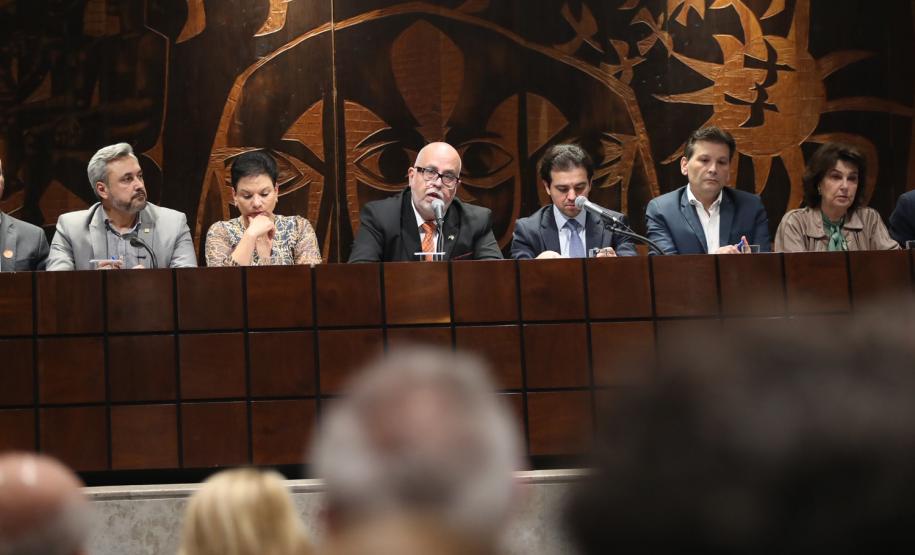 Estado apresenta panorama de atendimento em audiência sobre intoxicação por metanol