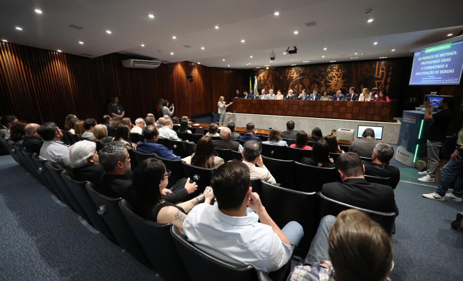 Estado apresenta panorama de atendimento em audiência sobre intoxicação por metanol