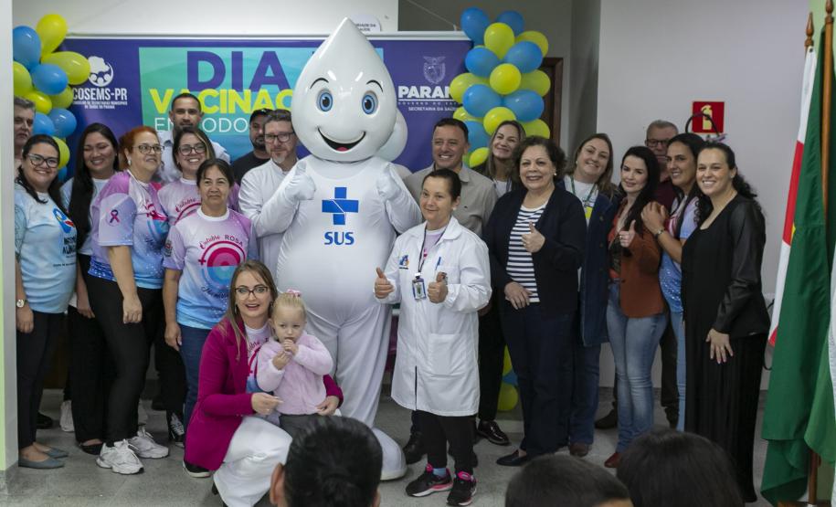 Dia D de Multivacinação mobiliza 10 mil profissionais em 1370 salas de aplicação pelo Paraná