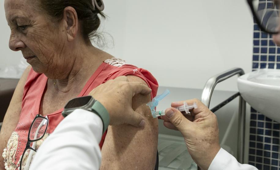 Dia D de Multivacinação mobiliza 10 mil profissionais em 1370 salas de aplicação pelo Paraná