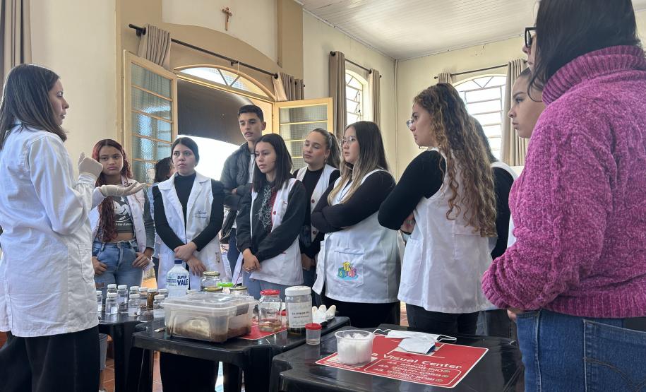 Estudantes recebem orientações para prevenir acidentes com escorpiões na região Norte