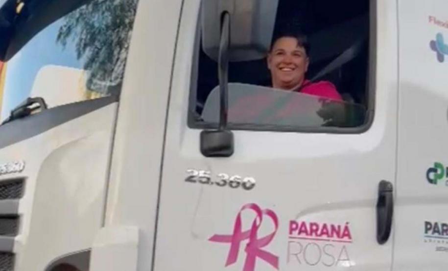 De mulher para mulher: motorista da carreta da saúde celebra alcance das consultas