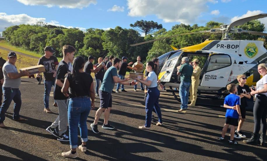Com apoio aéreo, Estado leva milhares de insumos hospitalares para região de Rio Bonito do Iguaçu