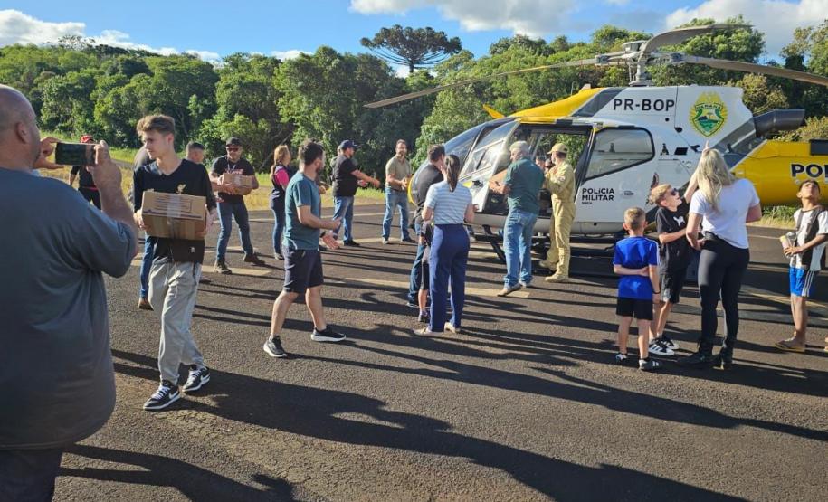 Com apoio aéreo, Estado leva milhares de insumos hospitalares para região de Rio Bonito do Iguaçu