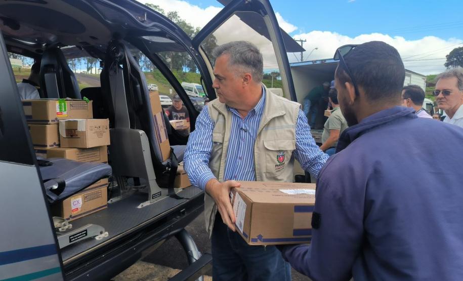 Com apoio aéreo, Estado leva milhares de insumos hospitalares para região de Rio Bonito do Iguaçu