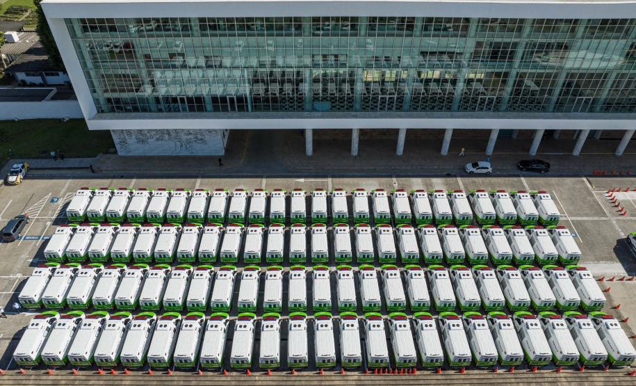 Governador entrega 150 ambulâncias com UTIs para todas as regiões do Paraná