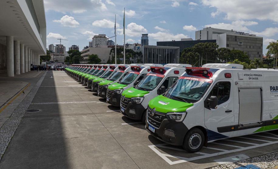 Governador entrega 150 ambulâncias com UTIs para todas as regiões do Paraná