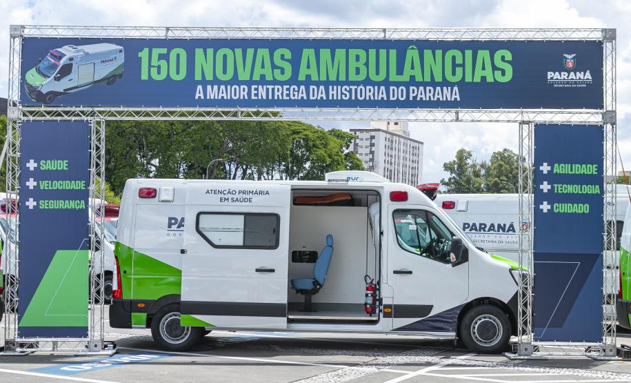 Governador entrega 150 ambulâncias com UTIs para todas as regiões do Paraná