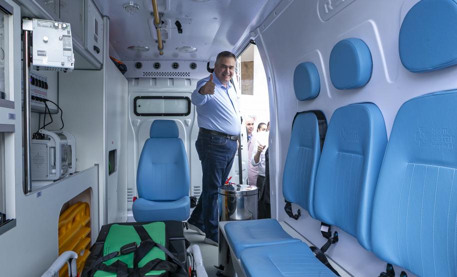 Governador entrega 150 ambulâncias com UTIs para todas as regiões do Paraná