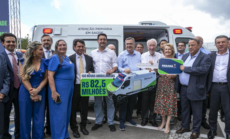 Governador entrega 150 ambulâncias com UTIs para todas as regiões do Paraná