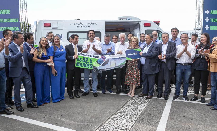 Governador entrega 150 ambulâncias com UTIs para todas as regiões do Paraná