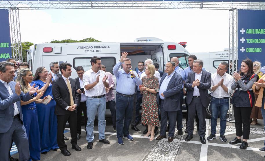 Governador entrega 150 ambulâncias com UTIs para todas as regiões do Paraná